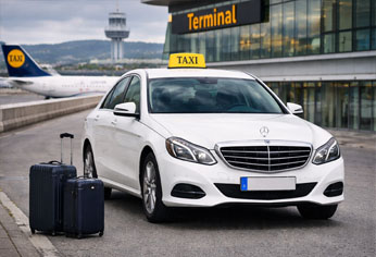 Taxi Mercedes en traslado al aeropuerto desde Soria con equipaje